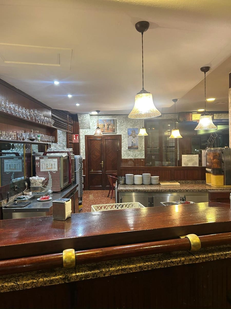 Gewerbe zu verkaufen in San Juan de Aznalfarache - 280.000 € (Ref: 9481254)