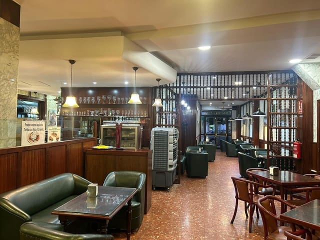 Gewerbe zu verkaufen in San Juan de Aznalfarache - 280.000 € (Ref: 9481254)