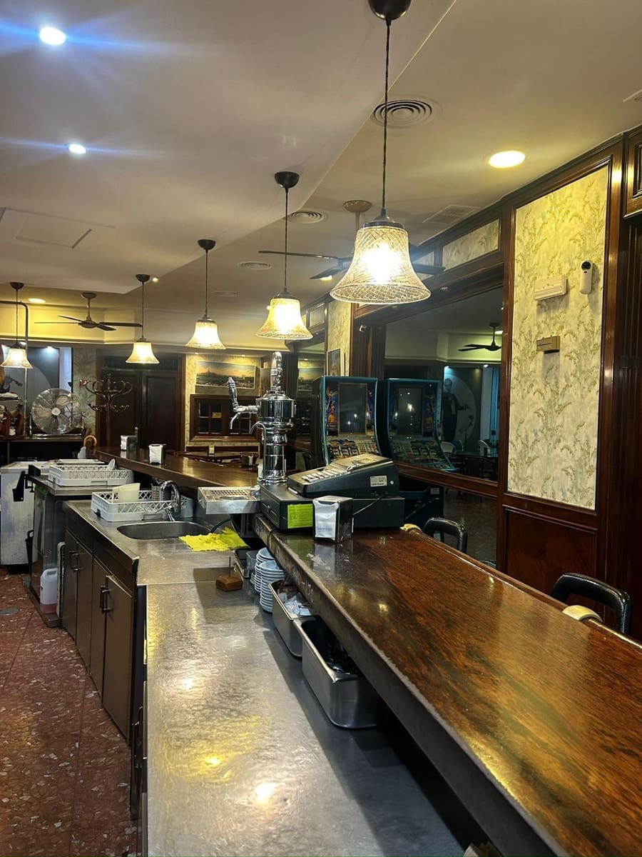 Gewerbe zu verkaufen in San Juan de Aznalfarache - 280.000 € (Ref: 9481254)