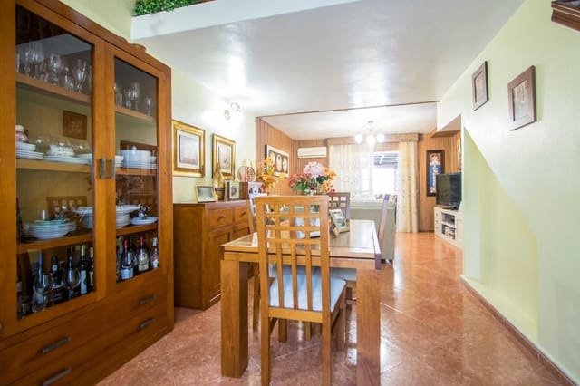 4 soveværelse Rækkehus til salg i Sevilla by - € 378.167 (Ref: 9482093)