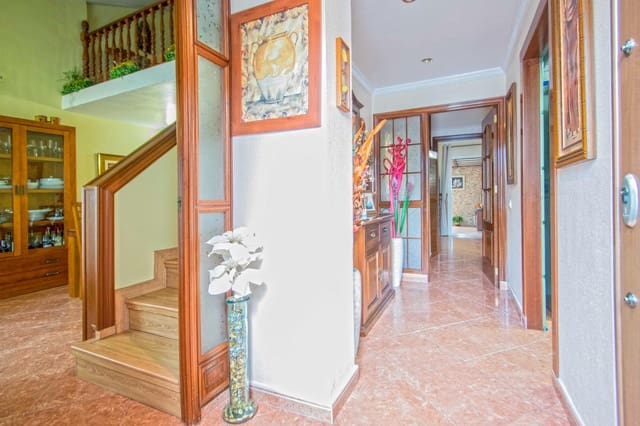 4 bedroom Terraced Villa for sale in Seville city with pool - € 378,167 (Ref: 9482093)