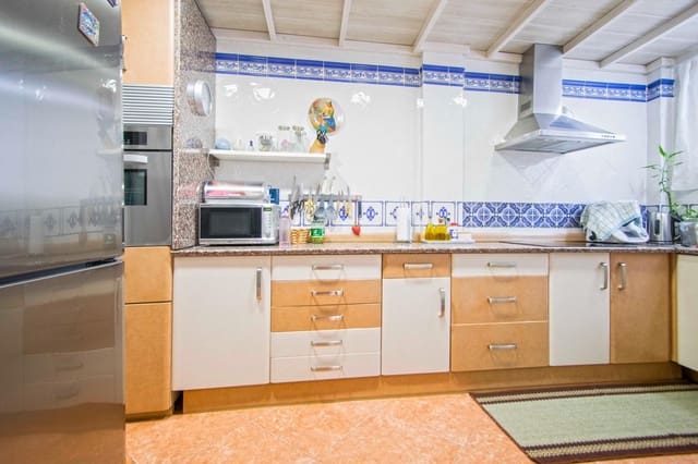 4 bedroom Terraced Villa for sale in Seville city with pool - € 378,167 (Ref: 9482093)