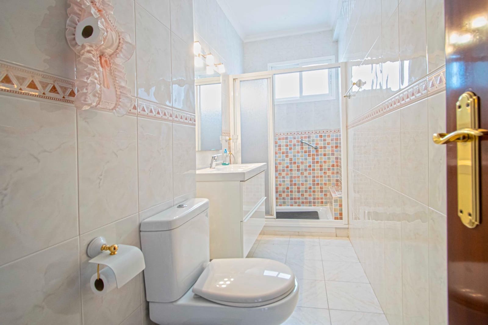 5 bedroom Flat for sale in Seville city - € 345,000 (Ref: 9482094)