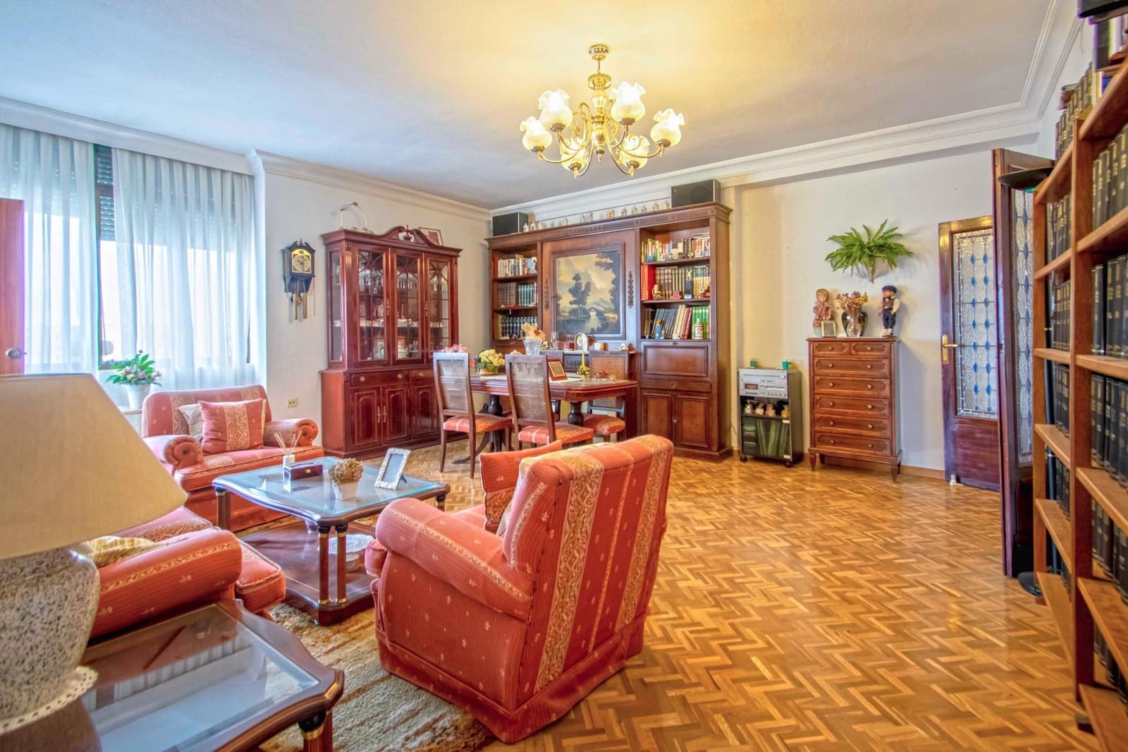 5 bedroom Flat for sale in Seville city - € 345,000 (Ref: 9482094)