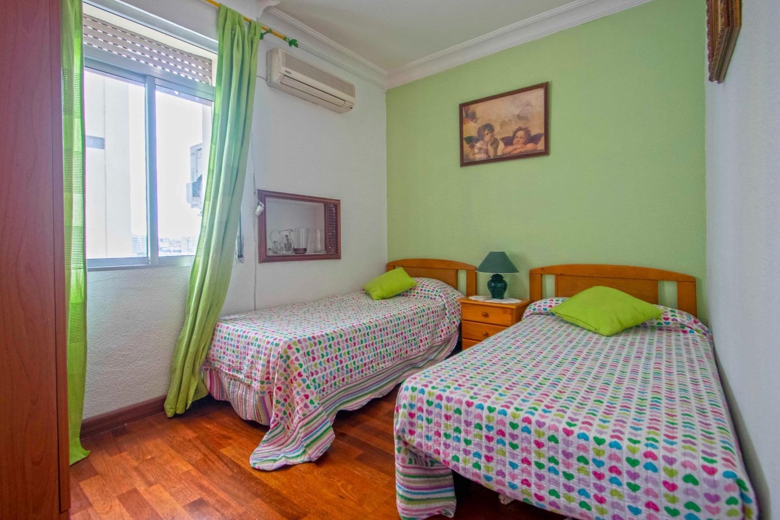 5 bedroom Flat for sale in Seville city - € 345,000 (Ref: 9482094)