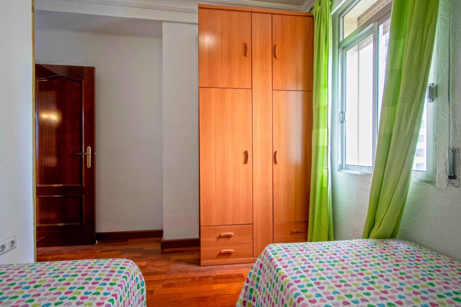 5 bedroom Flat for sale in Seville city - € 345,000 (Ref: 9482094)