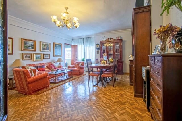 5 bedroom Flat for sale in Santa Clara, Seville city - € 345,000 (Ref: 9482094)