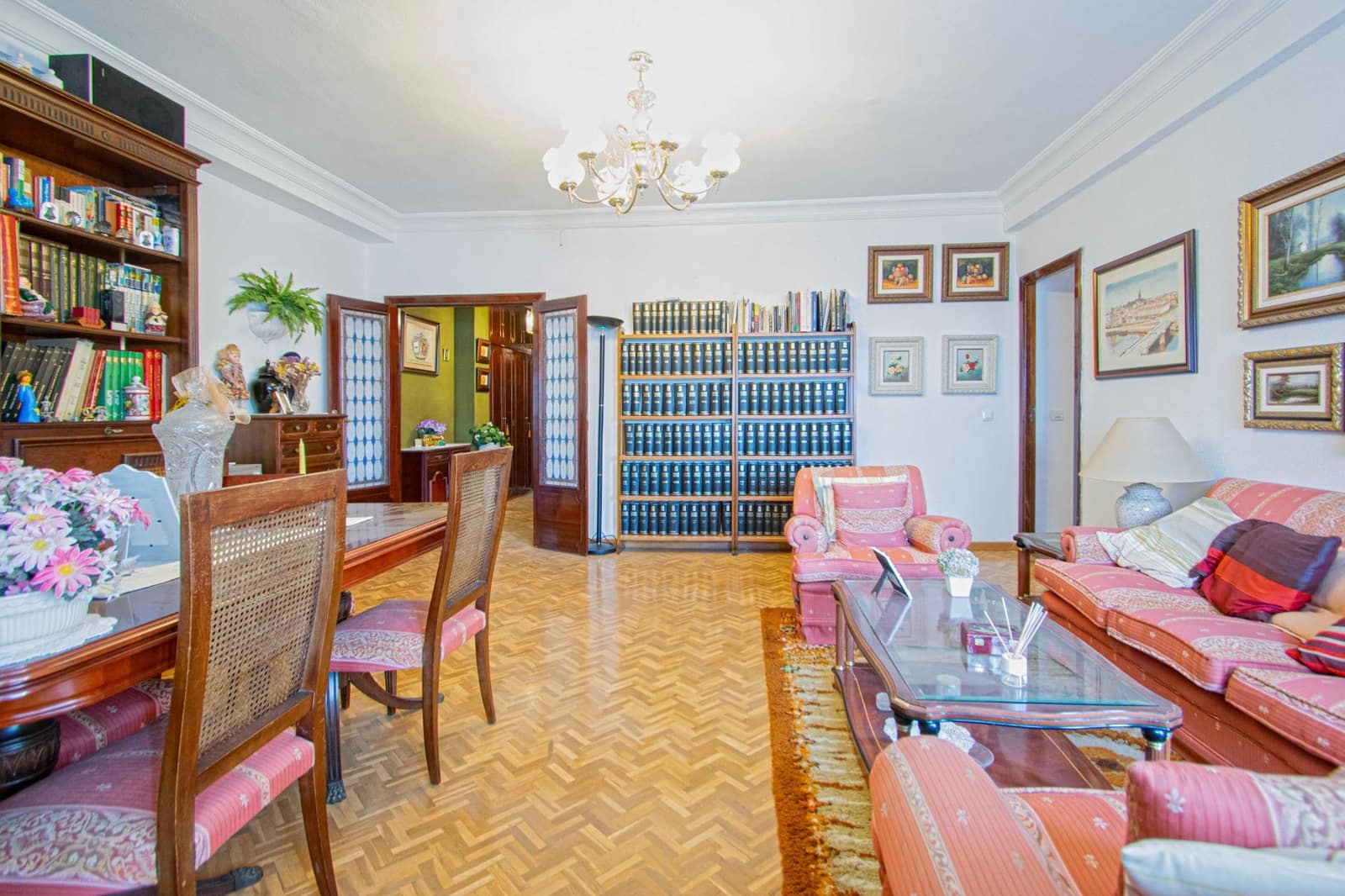 5 bedroom Flat for sale in Seville city - € 345,000 (Ref: 9482094)