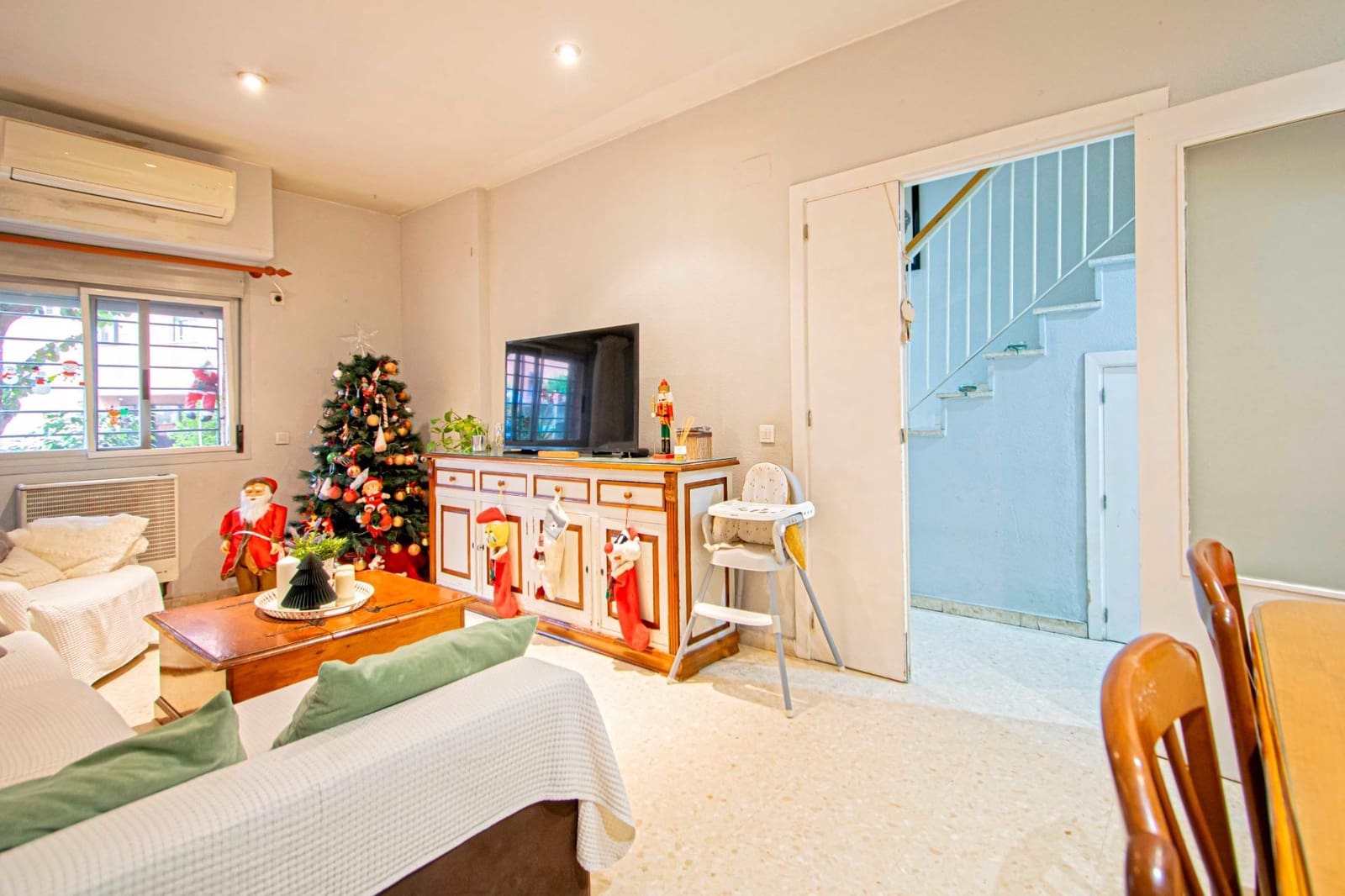 4 bedroom Apartment for sale in Seville city with garage - € 225,000 (Ref: 9482095)