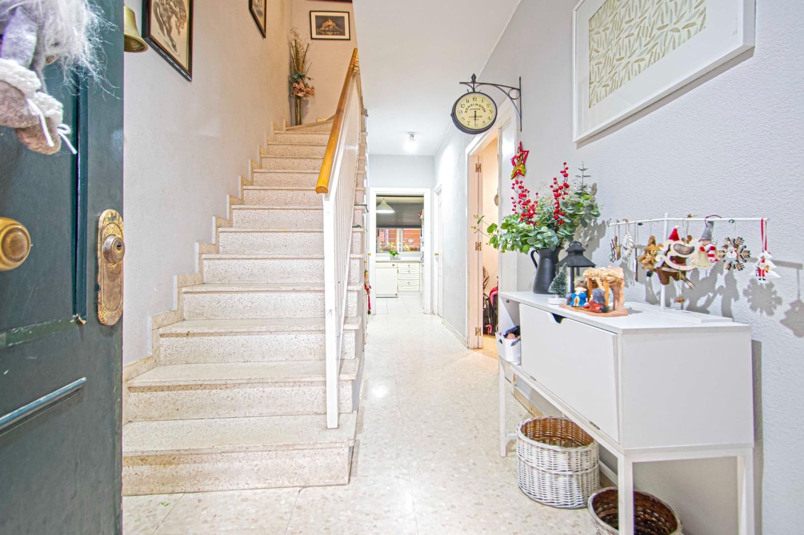 4 bedroom Apartment for sale in Seville city with garage - € 225,000 (Ref: 9482095)