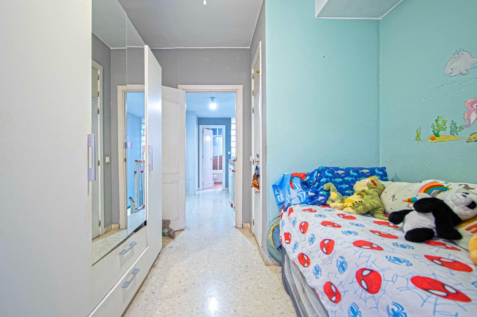 4 bedroom Apartment for sale in Seville city with garage - € 225,000 (Ref: 9482095)