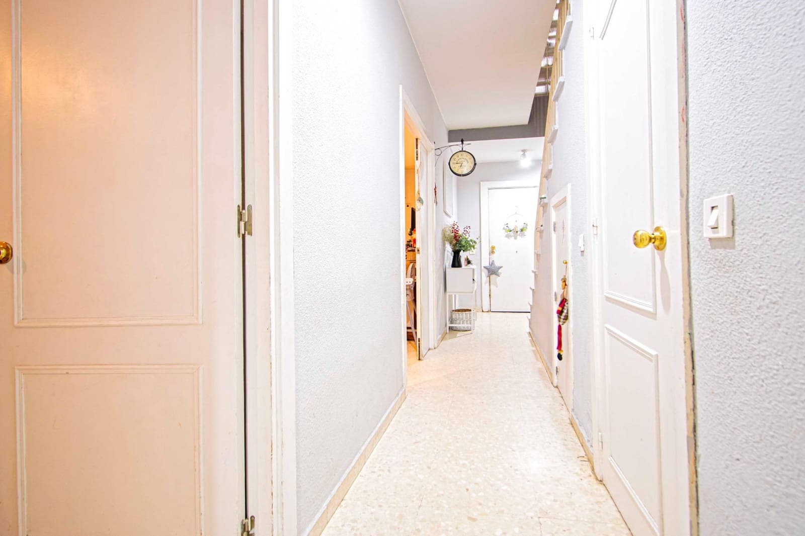 4 bedroom Apartment for sale in Seville city with garage - € 225,000 (Ref: 9482095)