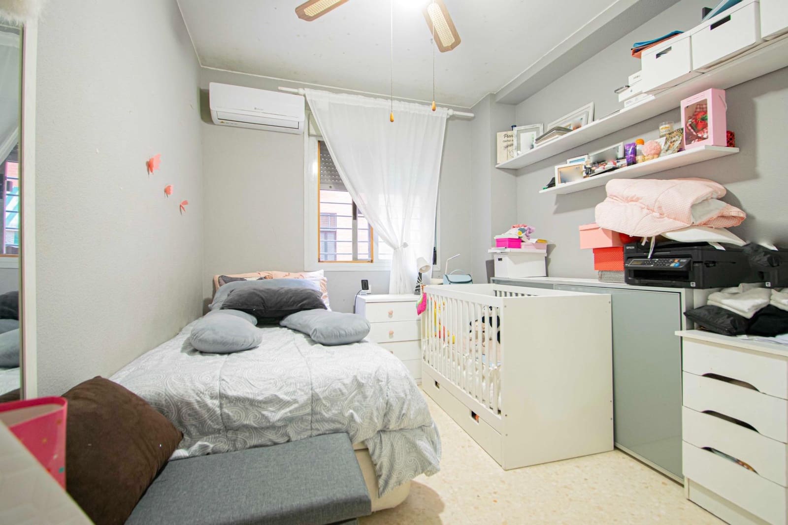 4 bedroom Apartment for sale in Seville city with garage - € 225,000 (Ref: 9482095)