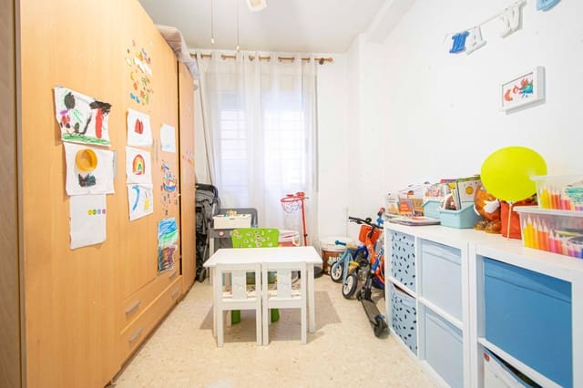 4 slaapkamer Appartement te koop in Sevilla stad met garage - € 225.000 (Ref: 9482095)