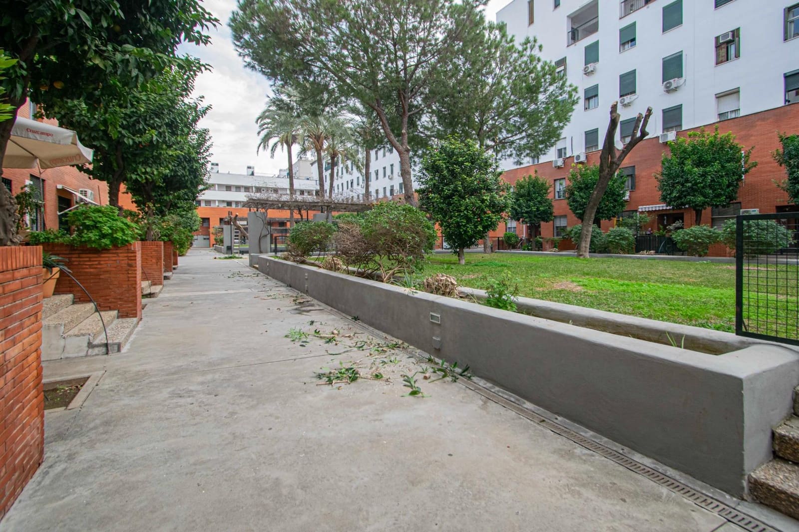 4 bedroom Apartment for sale in Seville city with garage - € 225,000 (Ref: 9482095)