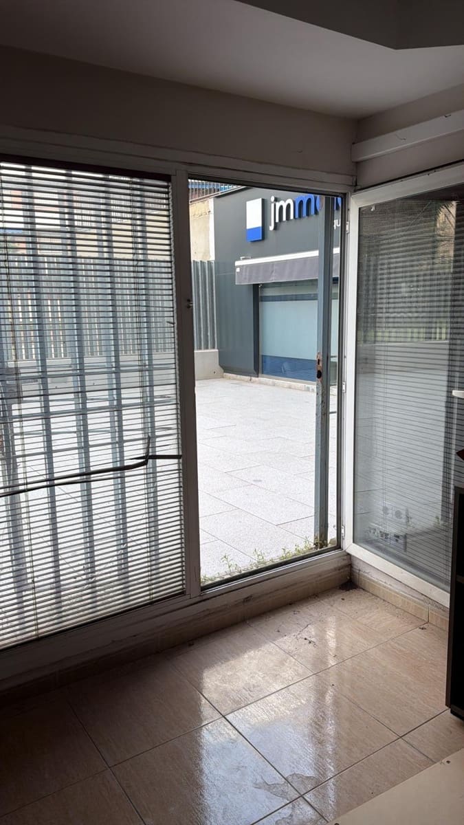 Kommersiell til salgs i Sevilla by - € 140 000 (Ref: 9495336)