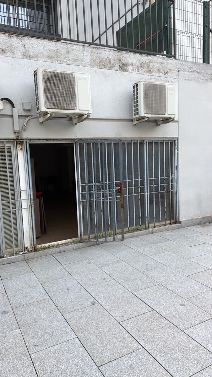 Kommersiell til salgs i Sevilla by - € 140 000 (Ref: 9495336)