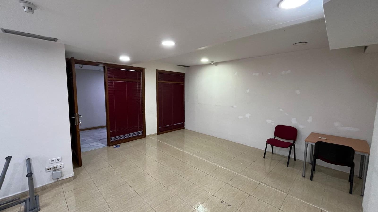 Kommersiell til salgs i Sevilla by - € 140 000 (Ref: 9495336)