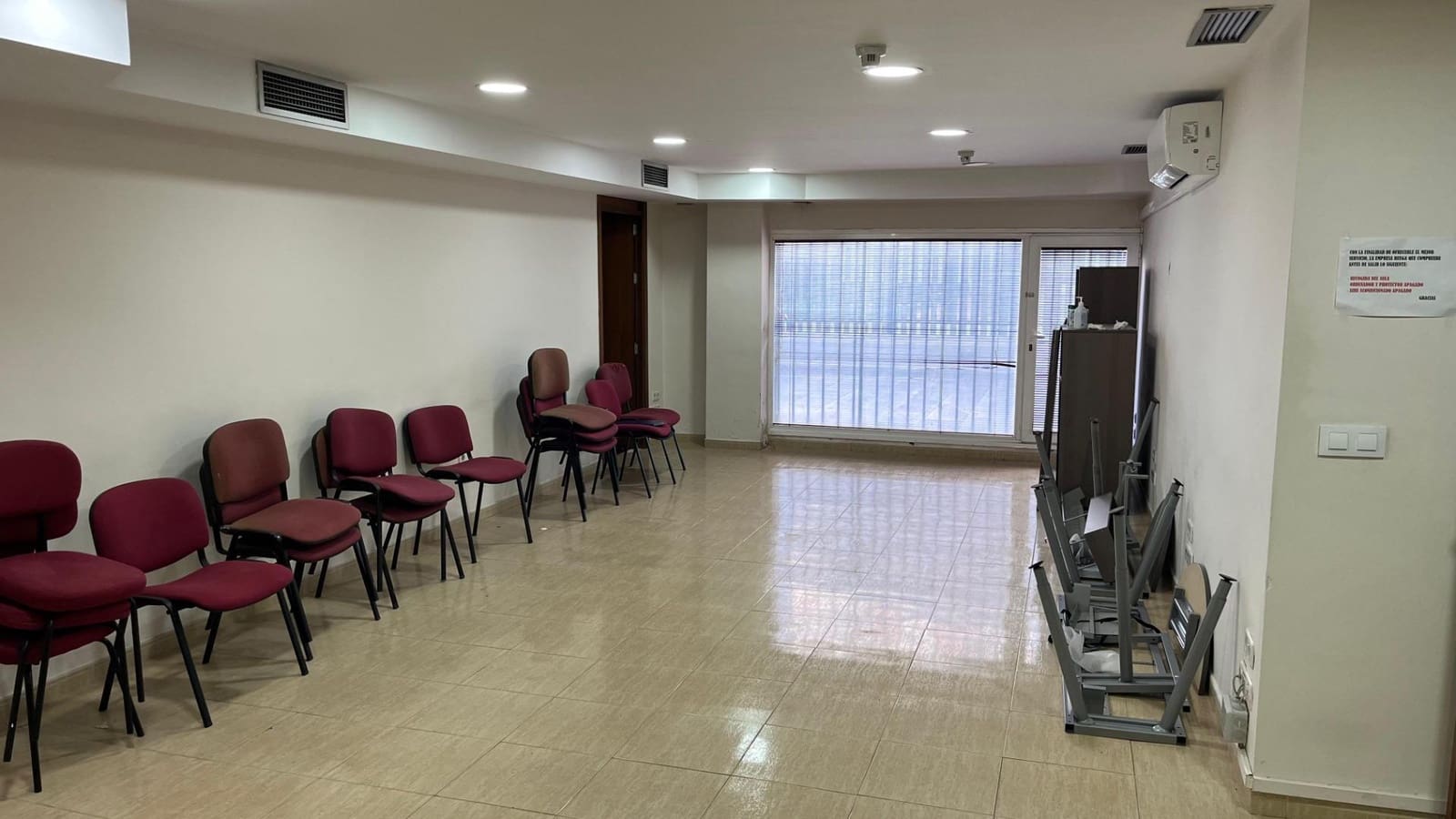 Kommersiell til salgs i Sevilla by - € 140 000 (Ref: 9495336)