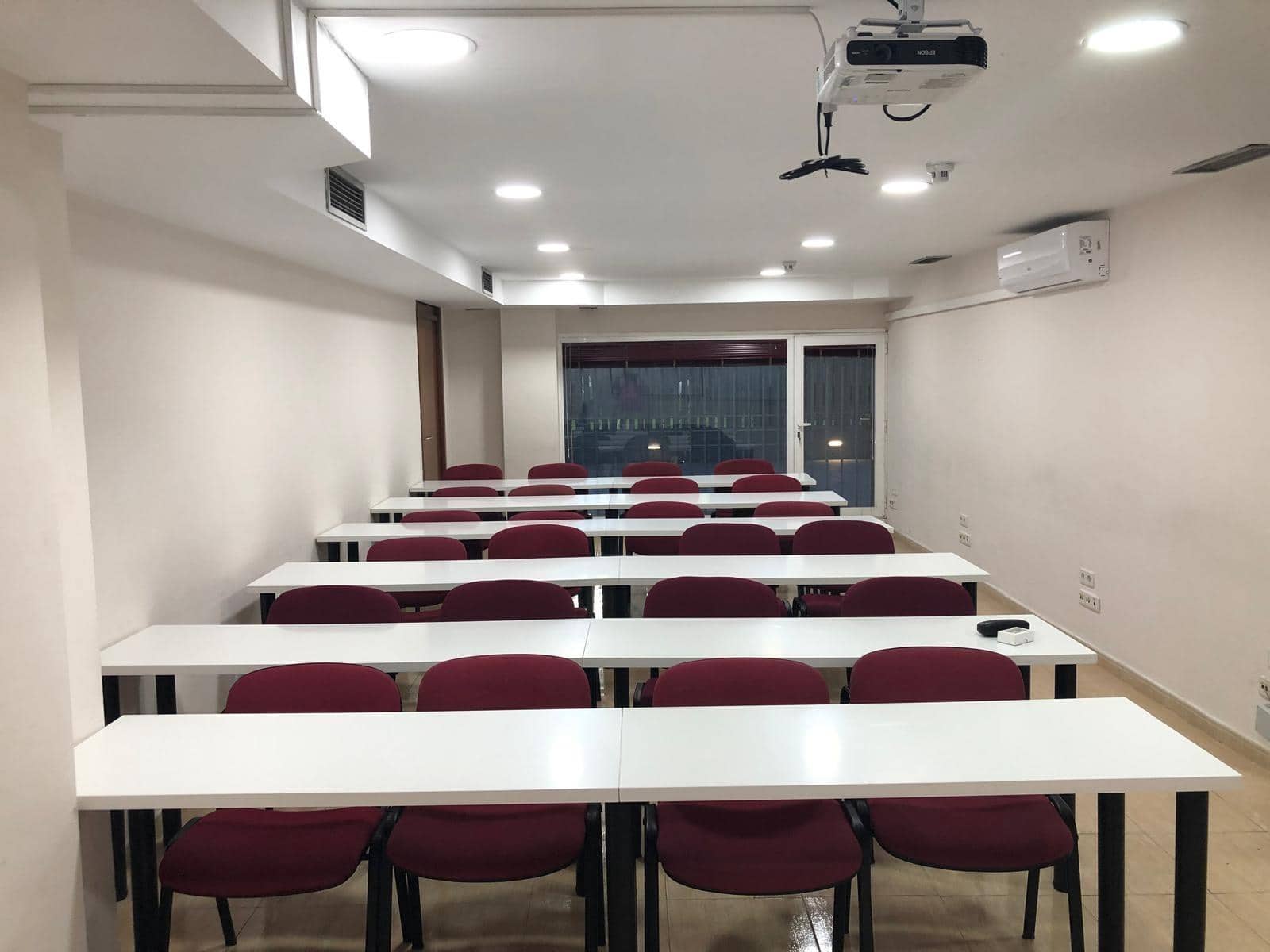 Commercial for sale in Seville city - € 147,000 (Ref: 9495336)