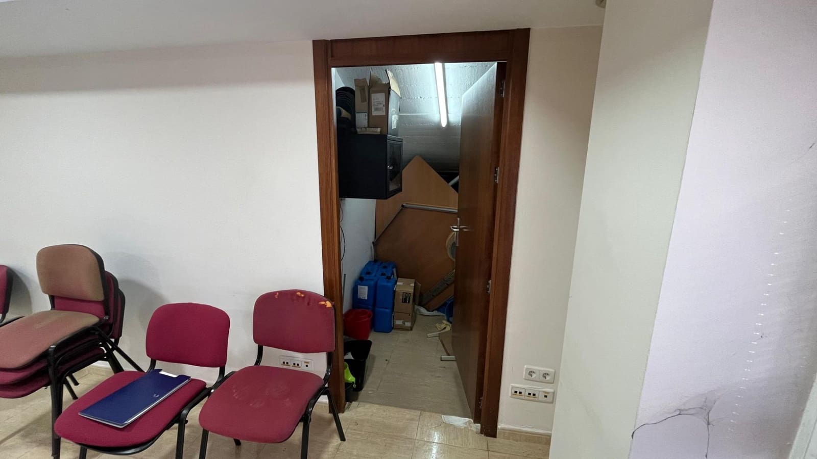 Commercial for sale in Seville city - € 147,000 (Ref: 9495336)