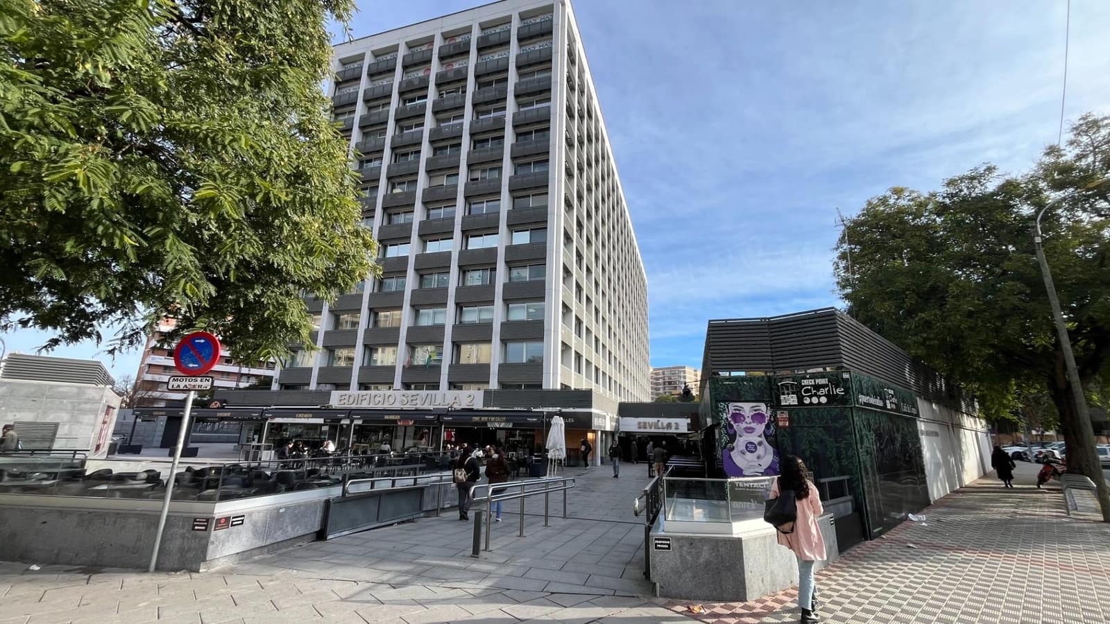 Commercial for sale in Seville city - € 147,000 (Ref: 9495336)