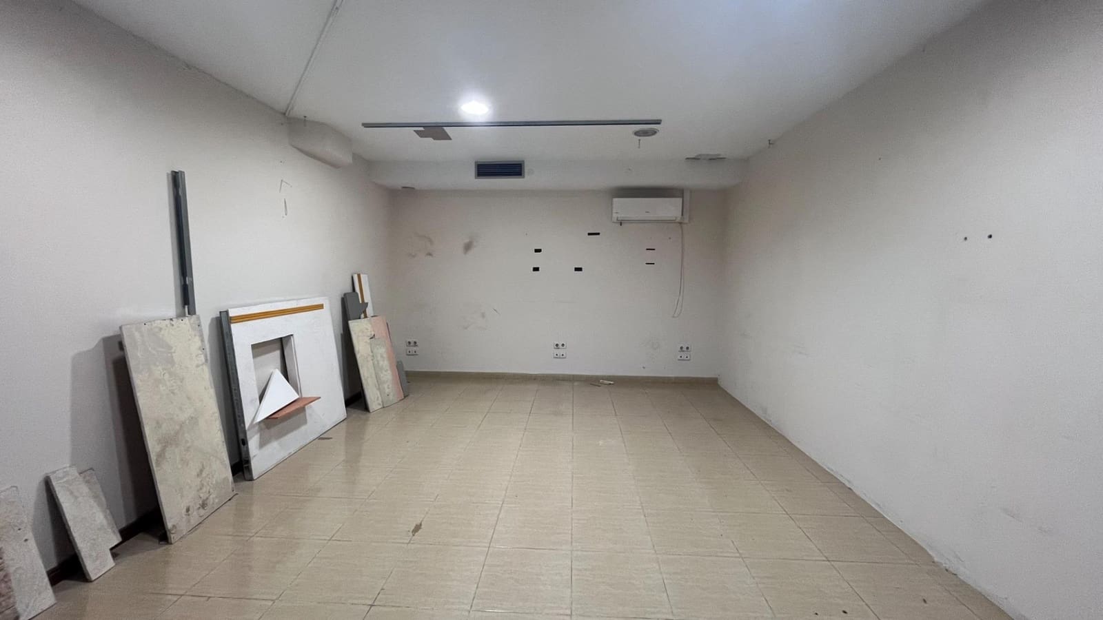 Commercial for sale in Seville city - € 125,000 (Ref: 9495338)