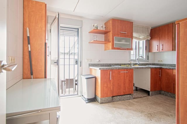 4 sovrum Radhus till salu i Sevilla stad med garage - 466 700 € (Ref: 9502443)