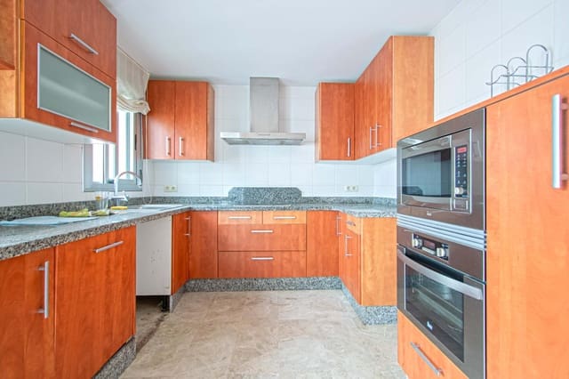 4 sovrum Radhus till salu i Sevilla stad med garage - 466 700 € (Ref: 9502443)