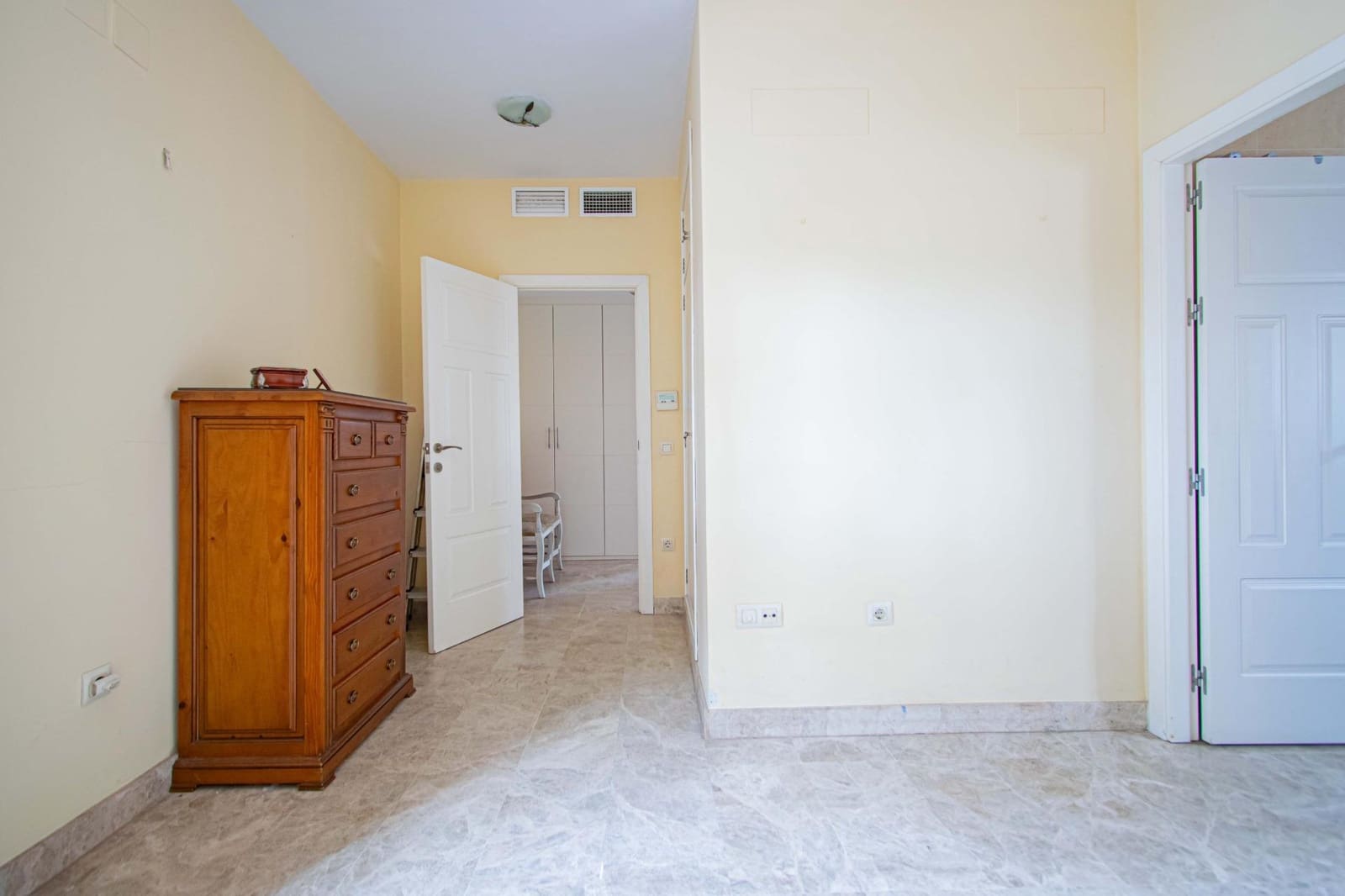 4 bedroom Terraced Villa for sale in Seville city with garage - € 466,700 (Ref: 9502443)