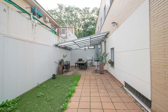 4 sovrum Radhus till salu i Sevilla stad med garage - 466 700 € (Ref: 9502443)