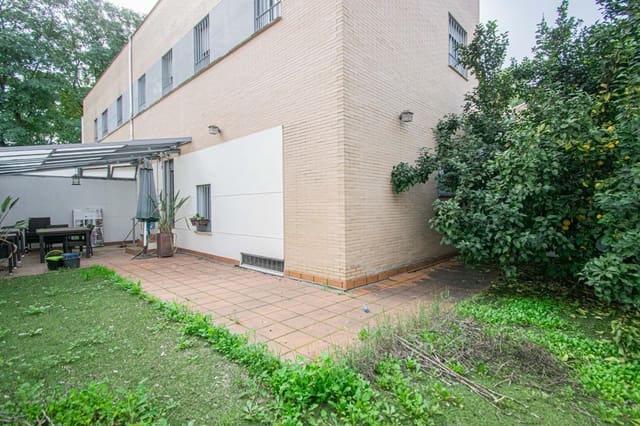 4 sovrum Radhus till salu i Sevilla stad med garage - 466 700 € (Ref: 9502443)