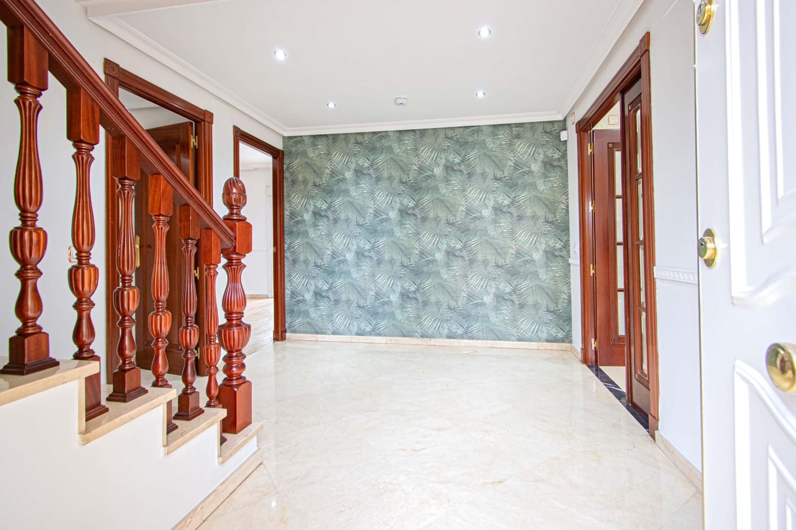 3 bedroom Villa for sale in Seville city with pool garage - € 899,000 (Ref: 9502444)