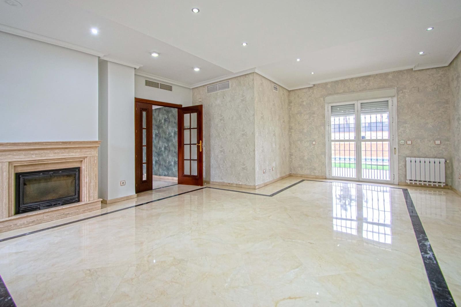 3 bedroom Villa for sale in Seville city with pool garage - € 899,000 (Ref: 9502444)