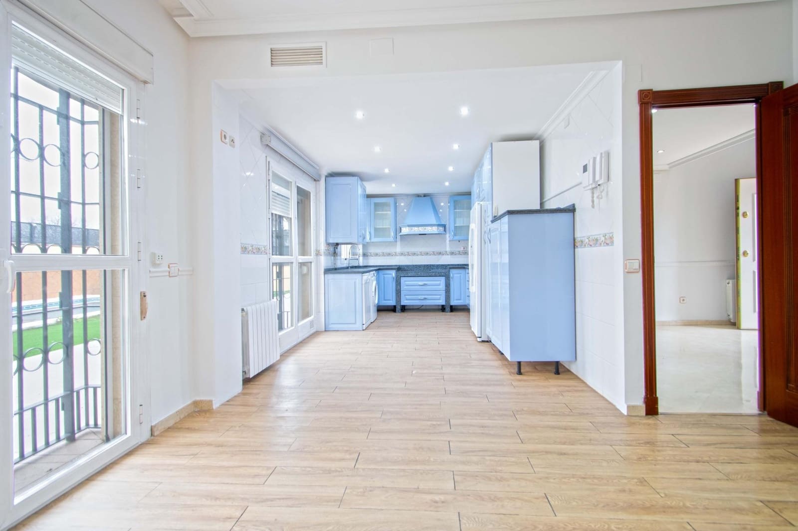 3 bedroom Villa for sale in Seville city with pool garage - € 899,000 (Ref: 9502444)