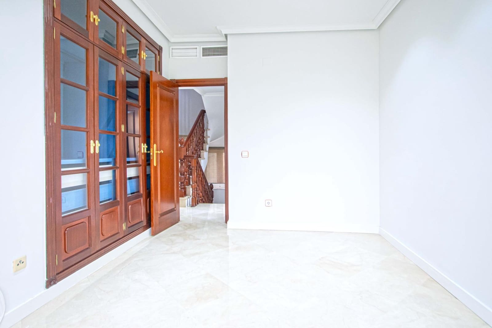 3 bedroom Villa for sale in Seville city with pool garage - € 899,000 (Ref: 9502444)