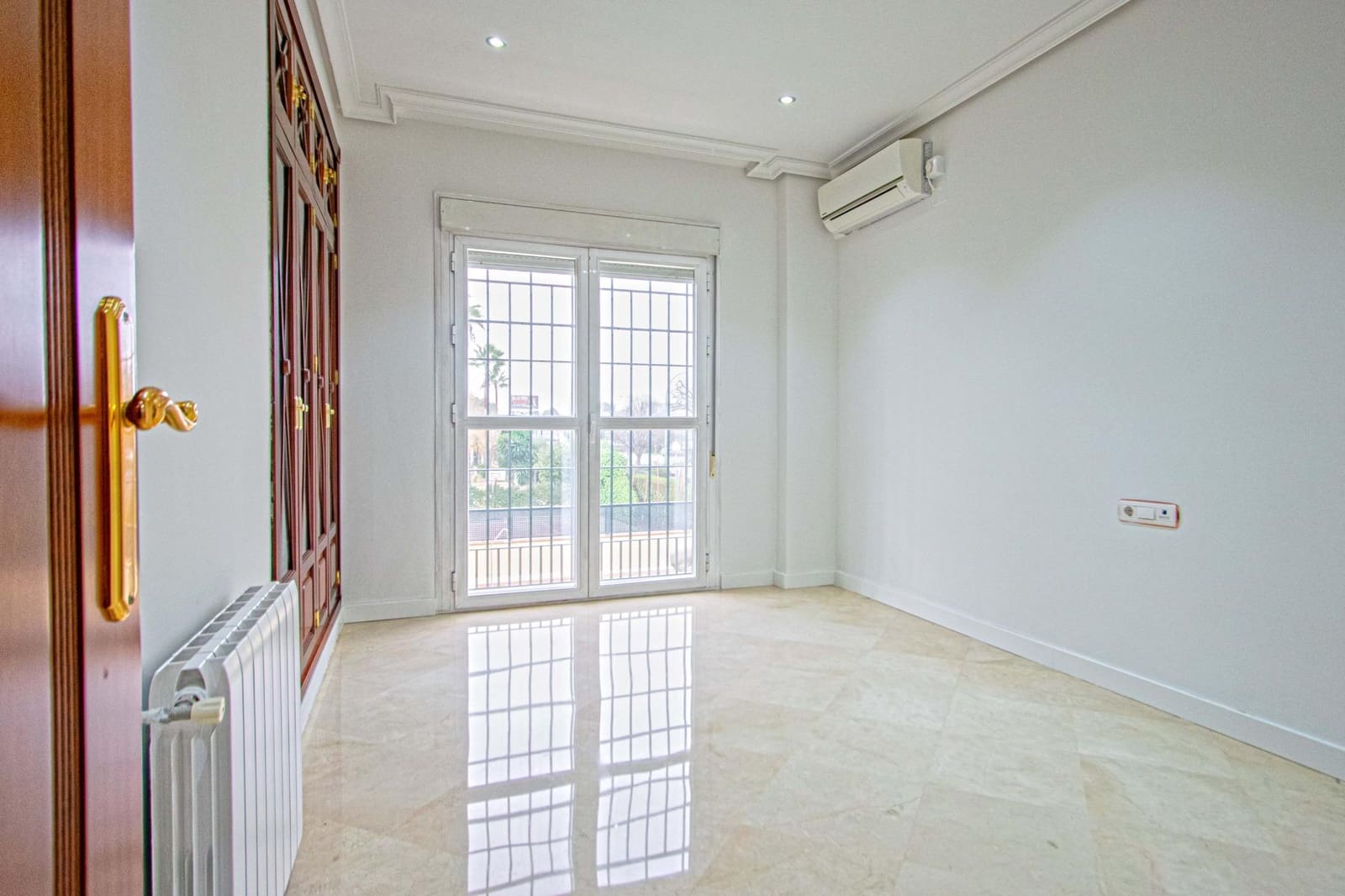 3 bedroom Villa for sale in Seville city with pool garage - € 899,000 (Ref: 9502444)