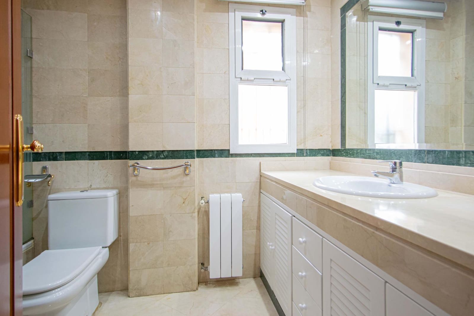 3 bedroom Villa for sale in Seville city with pool garage - € 899,000 (Ref: 9502444)