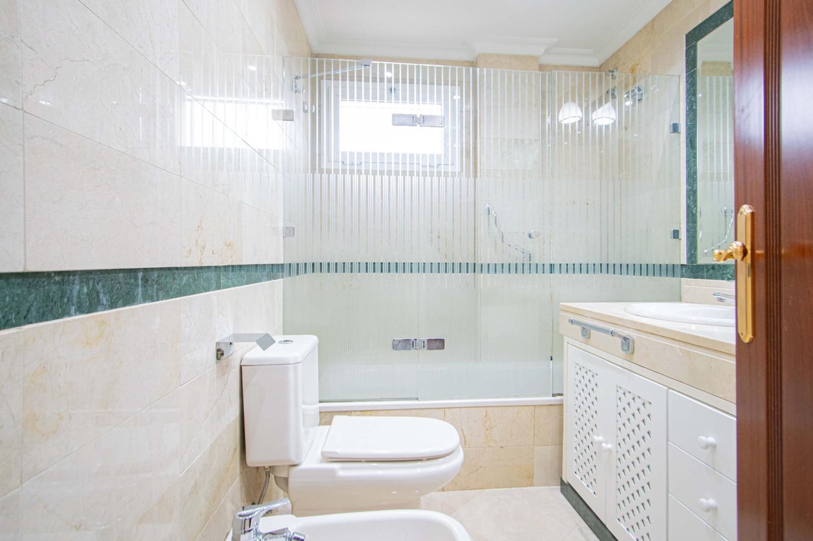 3 bedroom Villa for sale in Seville city with pool garage - € 899,000 (Ref: 9502444)