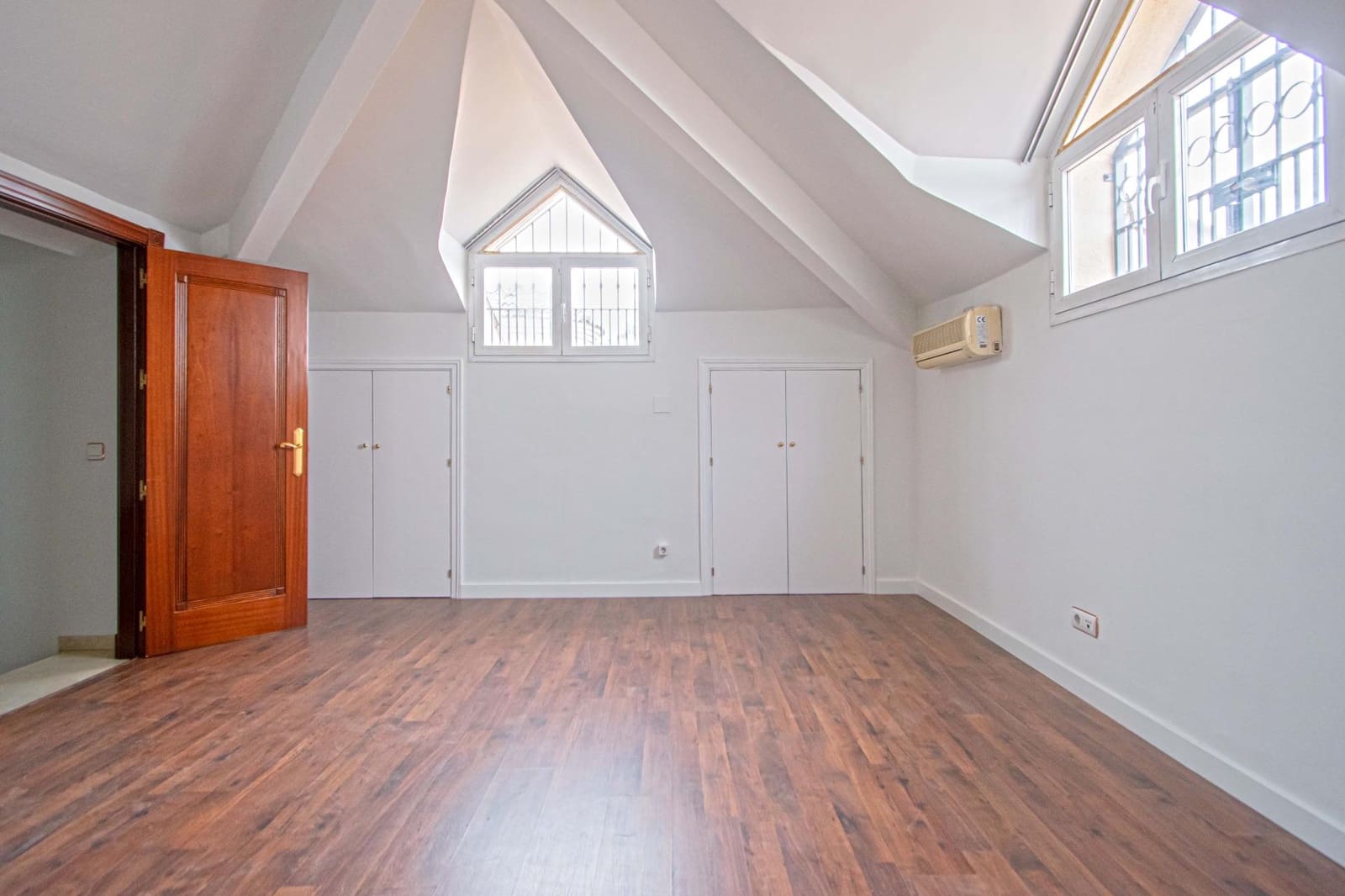 3 bedroom Villa for sale in Seville city with pool garage - € 899,000 (Ref: 9502444)