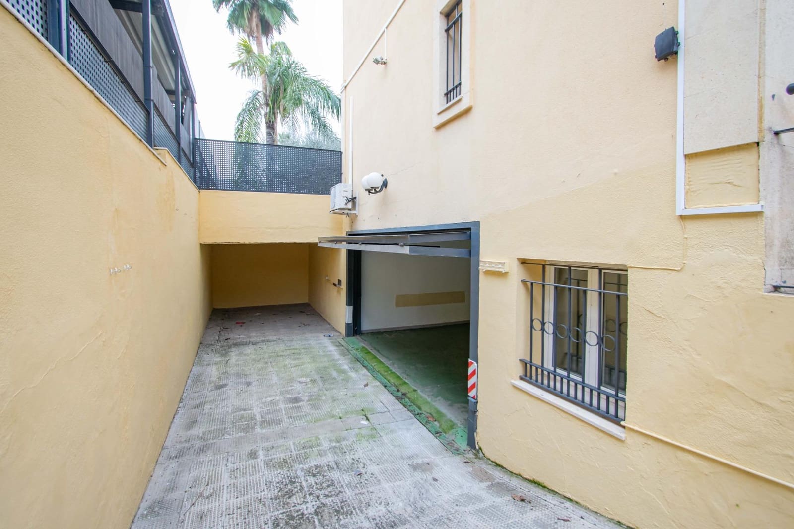 3 bedroom Villa for sale in Seville city with pool garage - € 899,000 (Ref: 9502444)