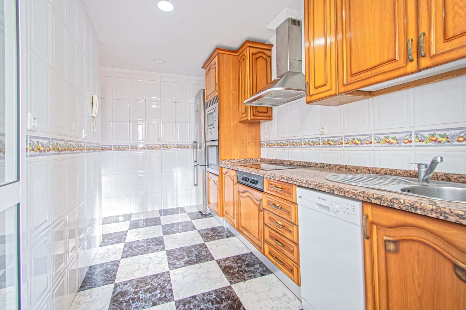 4 bedroom Flat for sale in Seville city with pool - € 269,000 (Ref: 9504353)