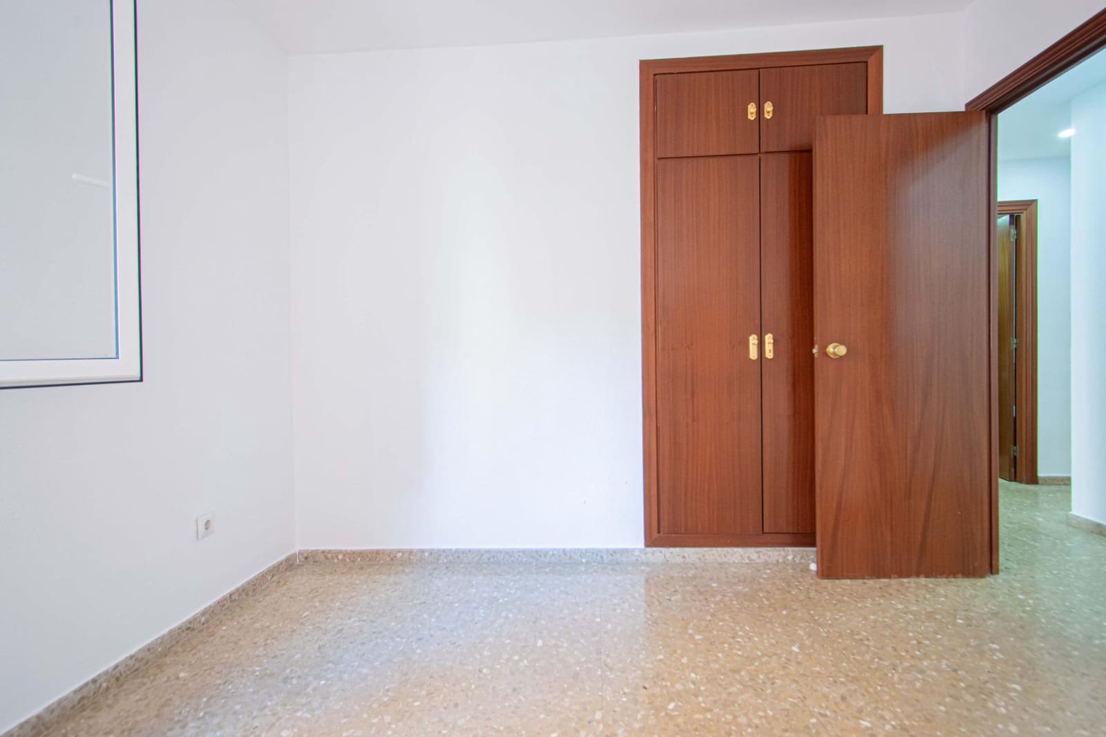 4 bedroom Flat for sale in Seville city with pool - € 269,000 (Ref: 9504353)