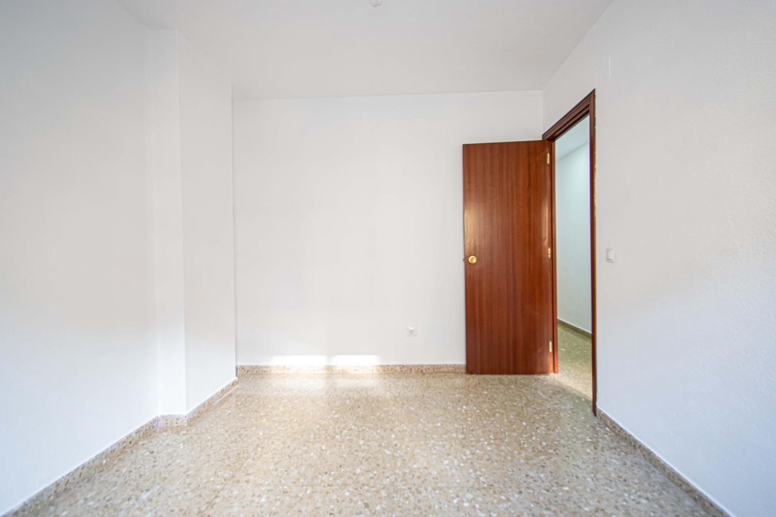 4 bedroom Flat for sale in Seville city with pool - € 269,000 (Ref: 9504353)