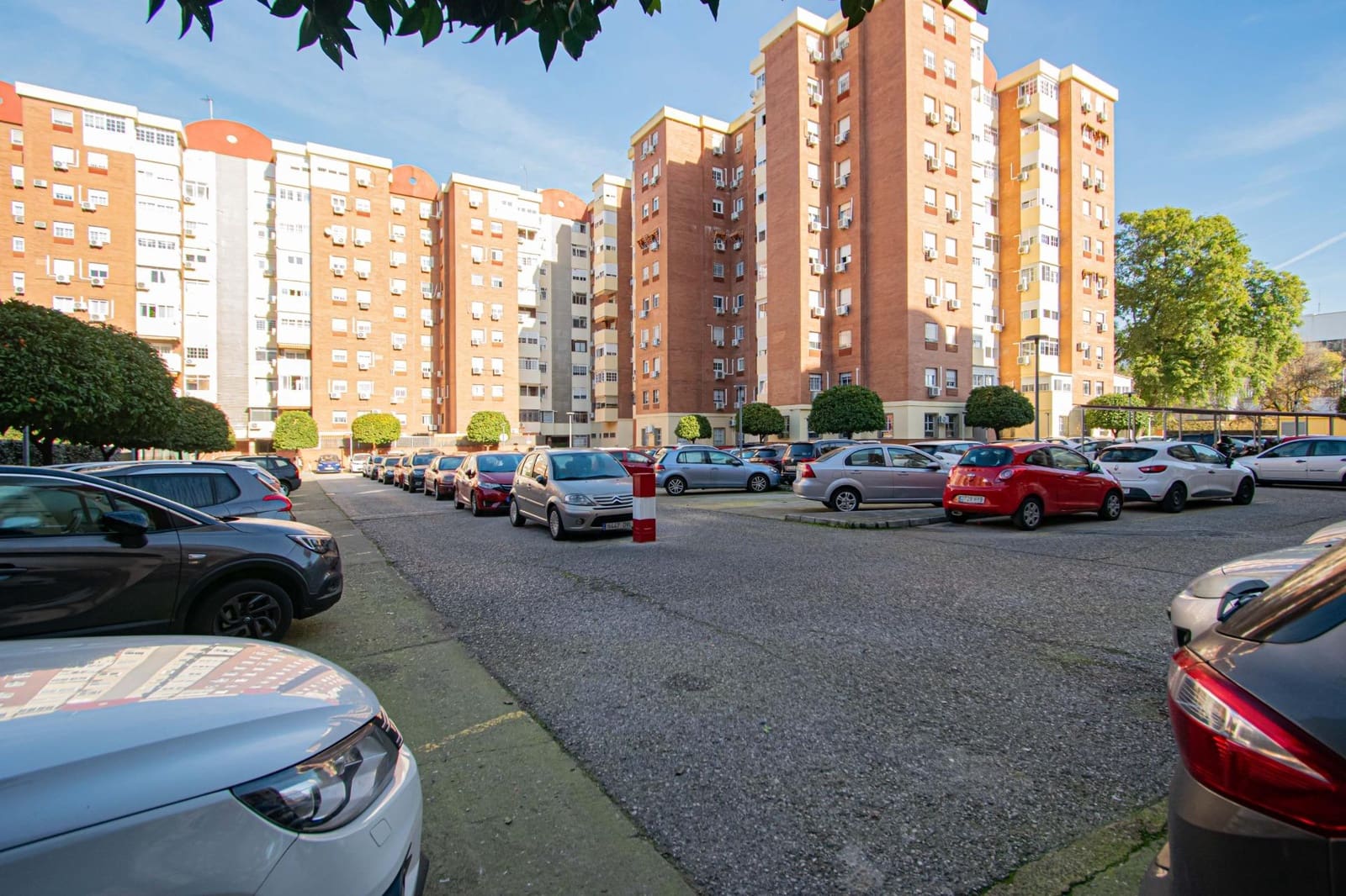 4 bedroom Flat for sale in Seville city with pool - € 269,000 (Ref: 9504353)