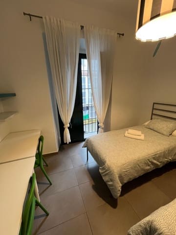 Local Commercial de 12 chambres à louer à Séville ville - 3 300 € (Ref: 9504354)