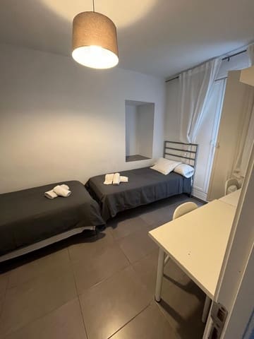 Local Commercial de 12 chambres à louer à Séville ville - 3 300 € (Ref: 9504354)