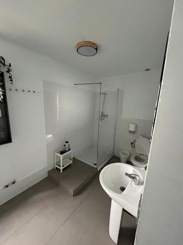 Local Commercial de 12 chambres à louer à Séville ville - 3 300 € (Ref: 9504354)