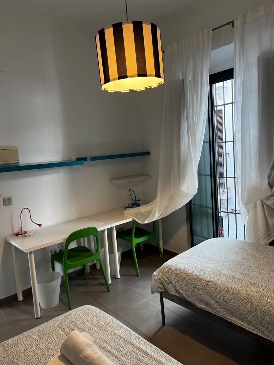 12 bedroom Commercial for rent in Seville city - € 3,300 (Ref: 9504354)