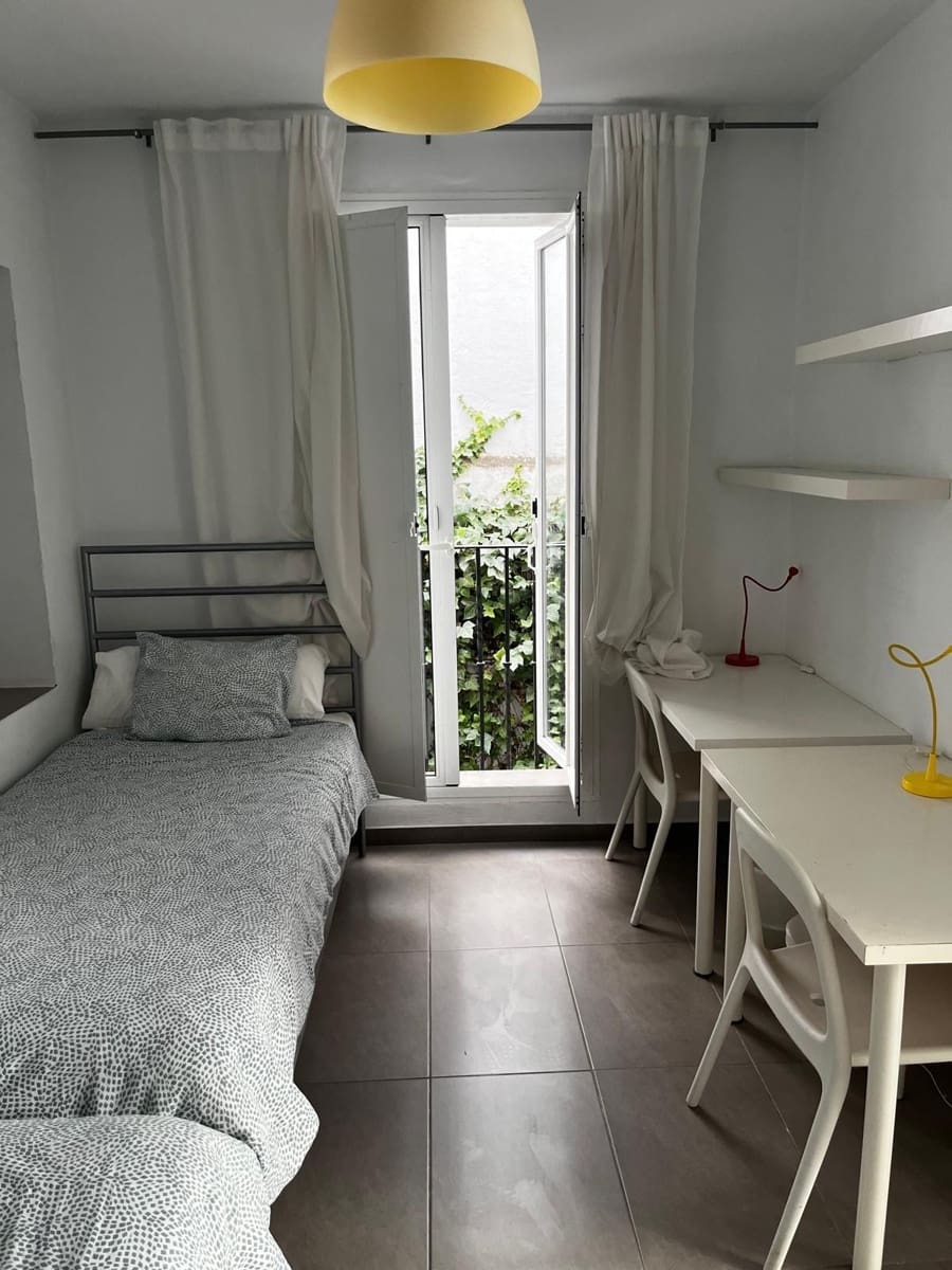 12 bedroom Commercial for rent in Seville city - € 3,300 (Ref: 9504354)